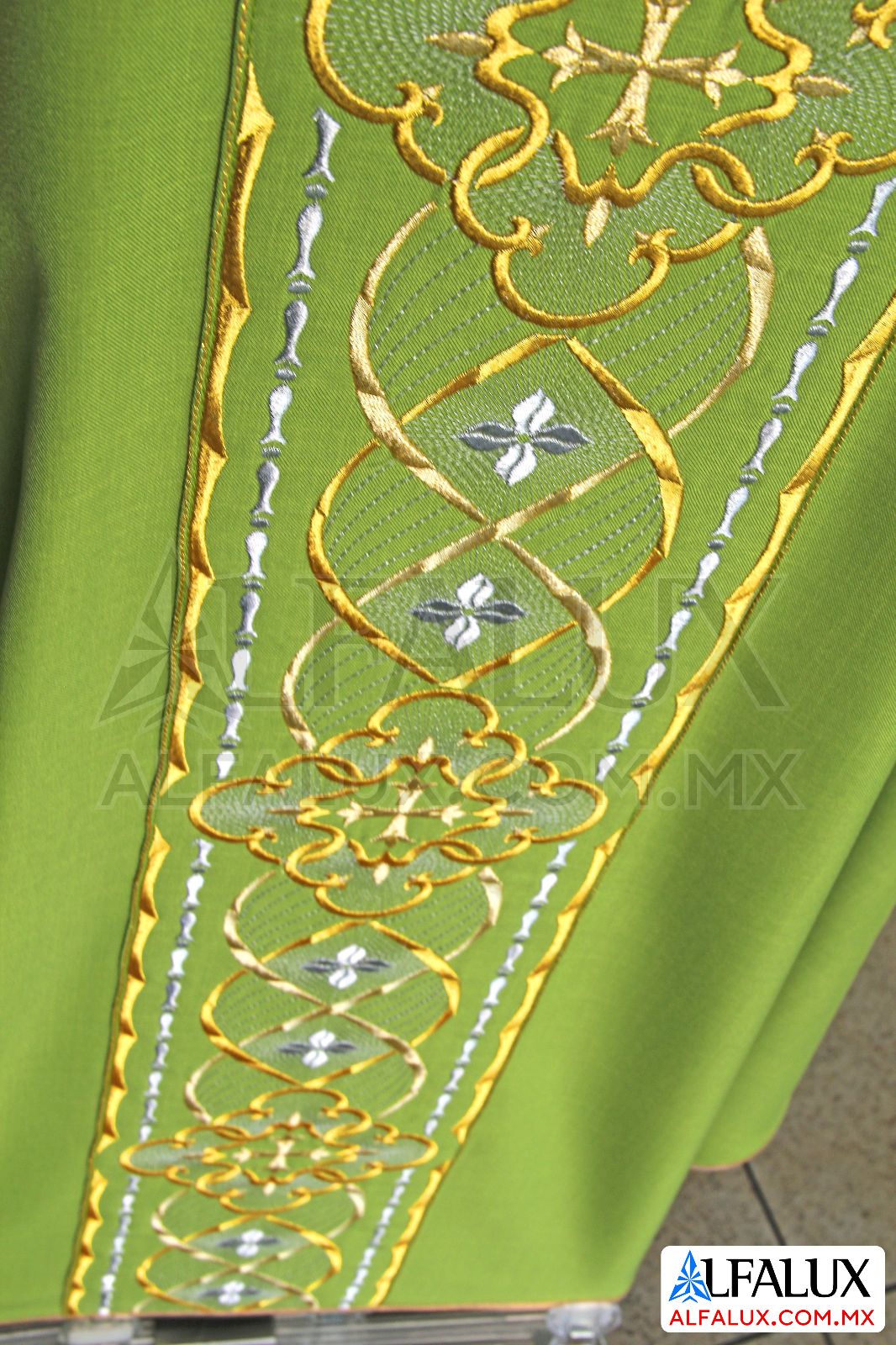 02 ROYAL Casulla Alfalux Verde Manzana Central 294 (3)